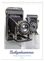Balgenkameras - Analoge Fotoapparate mit Charme (Wandkalender 2024 DIN A4 hoch), CALVENDO Monatskalender