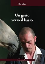 gesto verso il basso