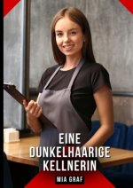 Eine dunkelhaarige Kellnerin