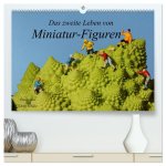 Das zweite Leben von Miniatur-Figuren (hochwertiger Premium Wandkalender 2026 DIN A2 quer), Kunstdruck in Hochglanz
