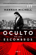 Oculto en los escombros