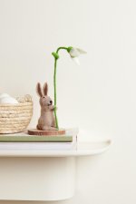 Filz-Hase mit Schneeglöckchen, 21 x 9,5 x 9,5cm