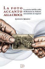 foto accanto alla croce. La storia dell'eccidio di Rionero in Vulture raccontata ai ragazzi