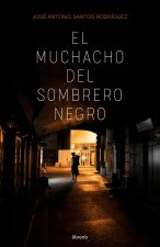 El muchacho del sombrero negro