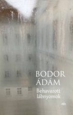 Behavazott lábnyomok