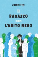 ragazzo con l'abito nero