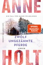Zwölf ungezähmte Pferde