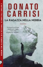 ragazza nella nebbia