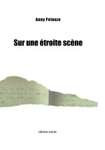 Sur une étroite scène